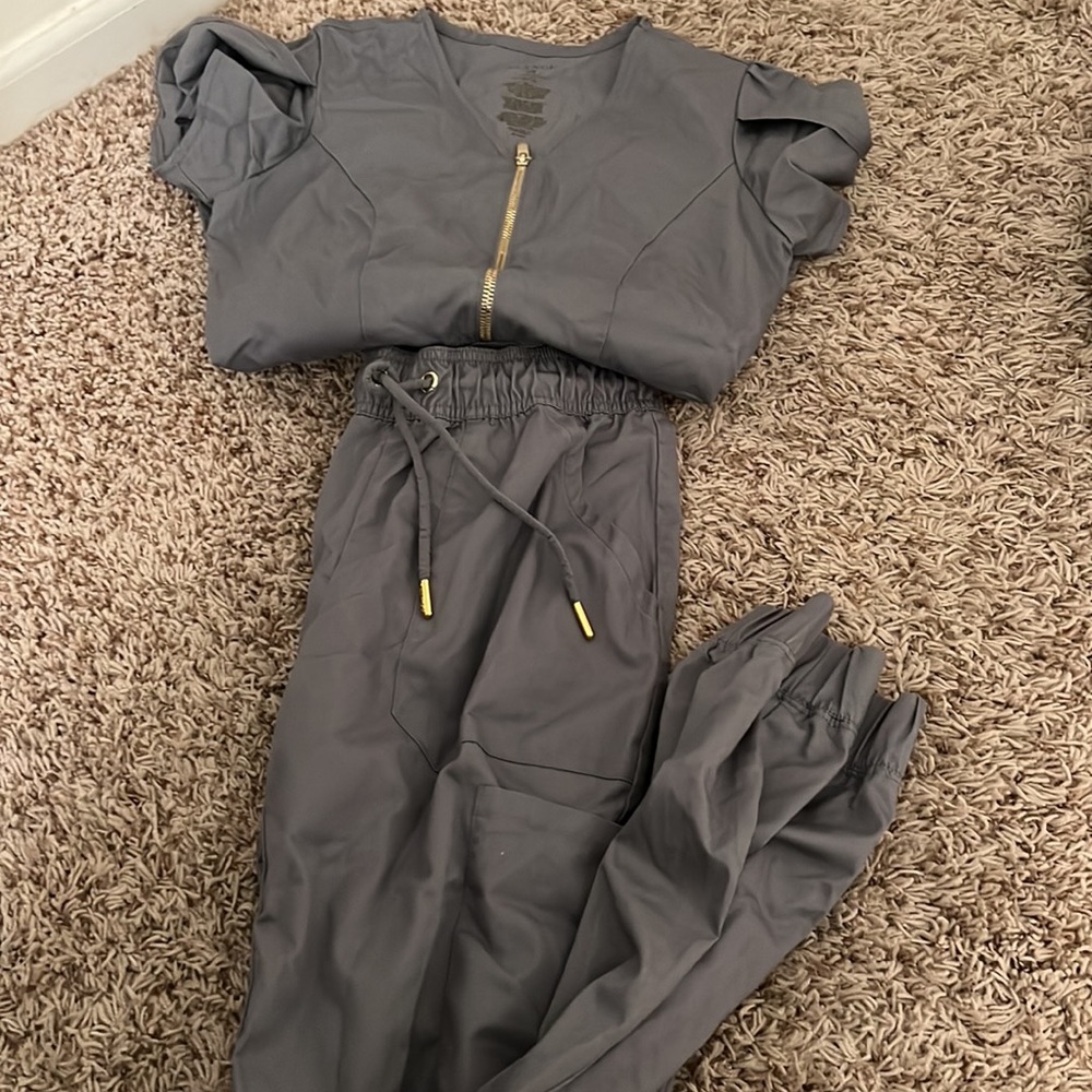 JAANUU light gray scrubs